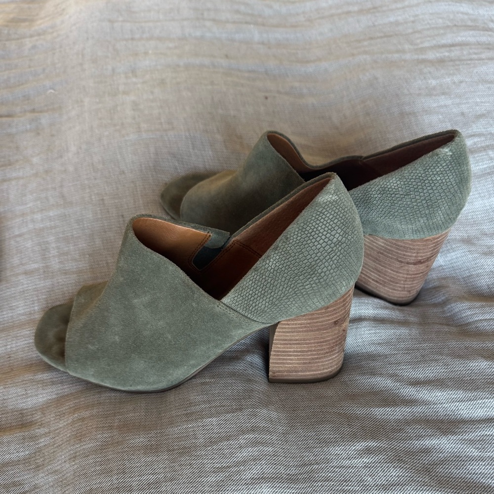 Franco Sarto green heels